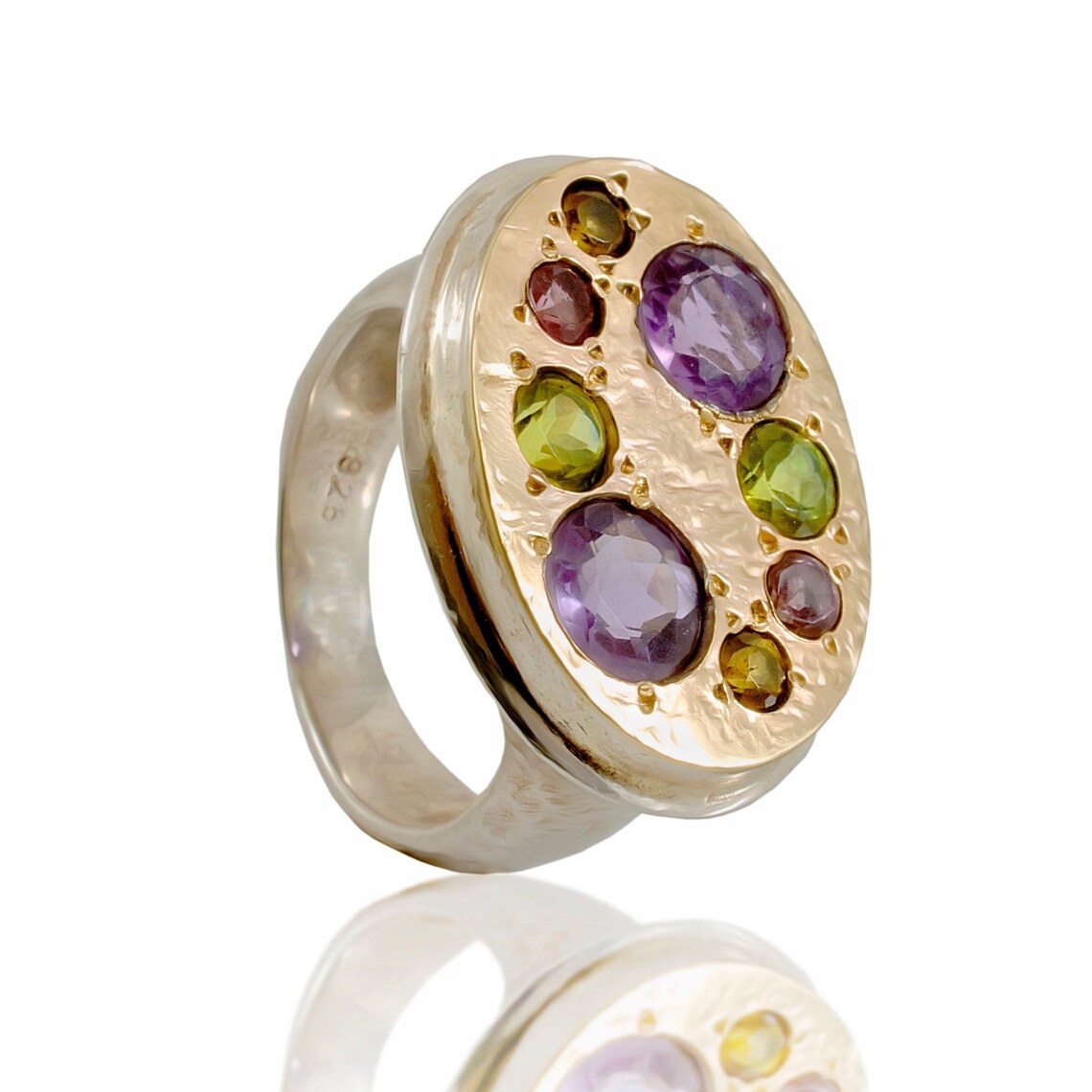 Statement Ring Tonet Design Med Naturlige Flerfarvede ædelsten